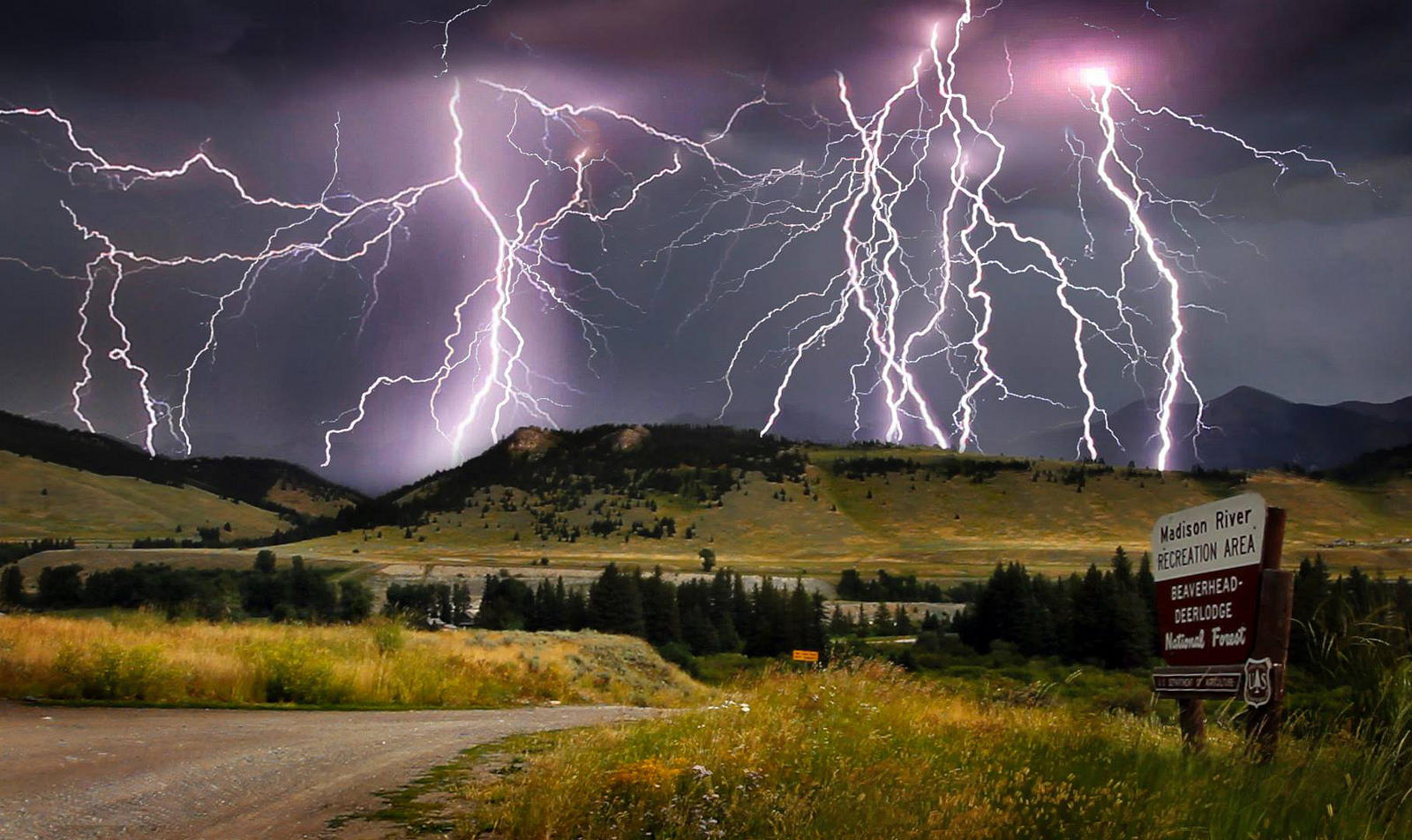 Lightning storm over Deerlodge National
Forest